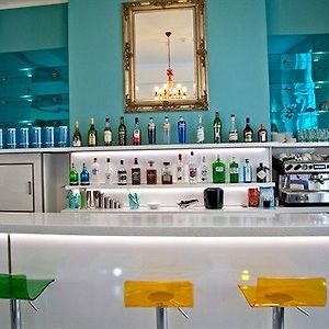 Acqua Beach Hotel y Bar